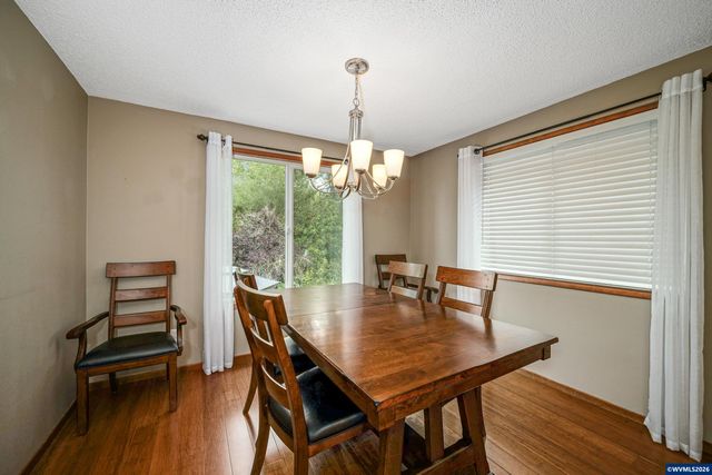 1639 Nut Tree Dr NW, Salem, OR 97304