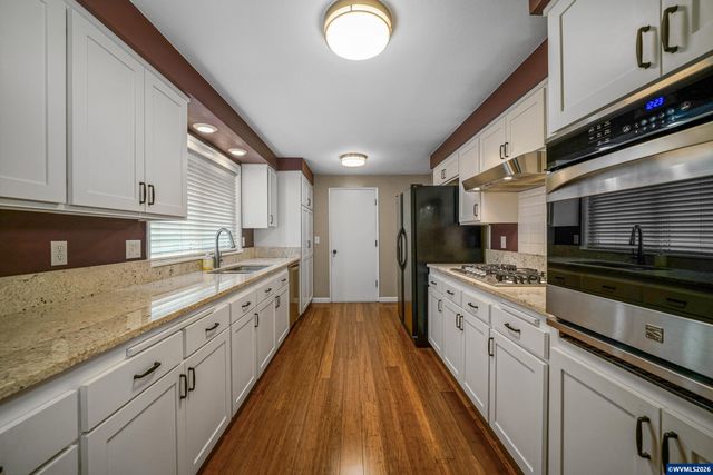 1639 Nut Tree Dr NW, Salem, OR 97304