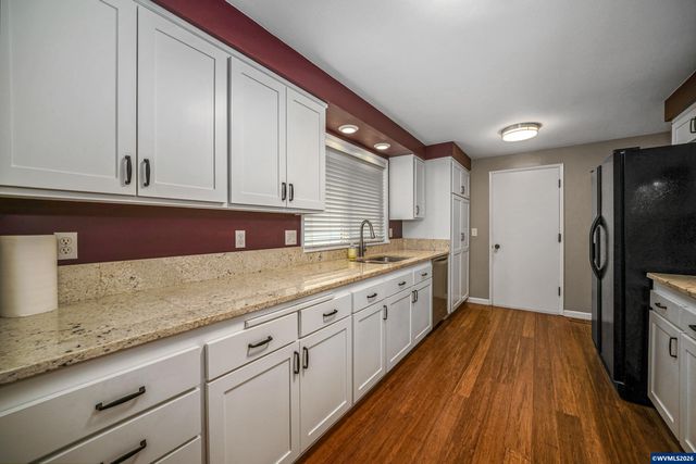 1639 Nut Tree Dr NW, Salem, OR 97304