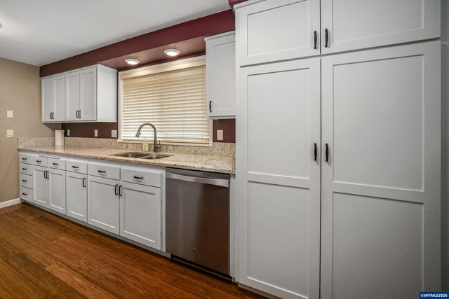 1639 Nut Tree Dr NW, Salem, OR 97304