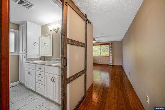 1639 Nut Tree Dr NW, Salem, OR 97304
