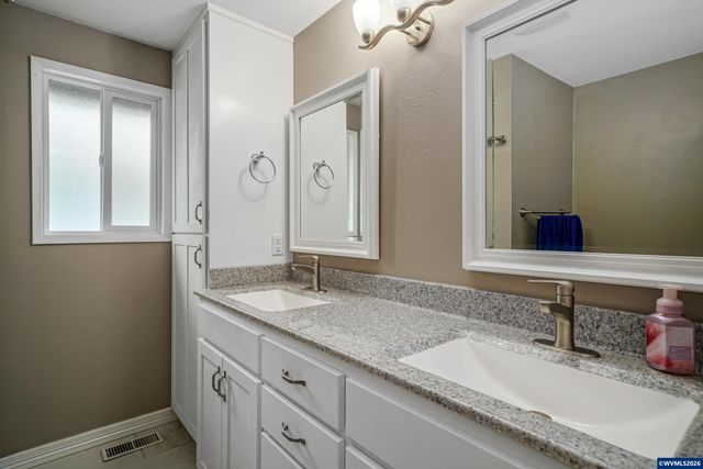 1639 Nut Tree Dr NW, Salem, OR 97304