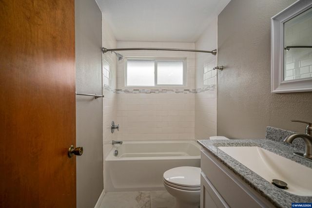 1639 Nut Tree Dr NW, Salem, OR 97304
