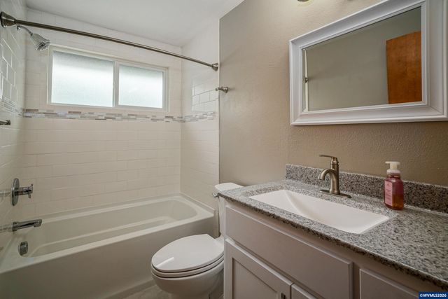 1639 Nut Tree Dr NW, Salem, OR 97304