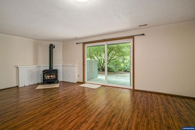 1639 Nut Tree Dr NW, Salem, OR 97304