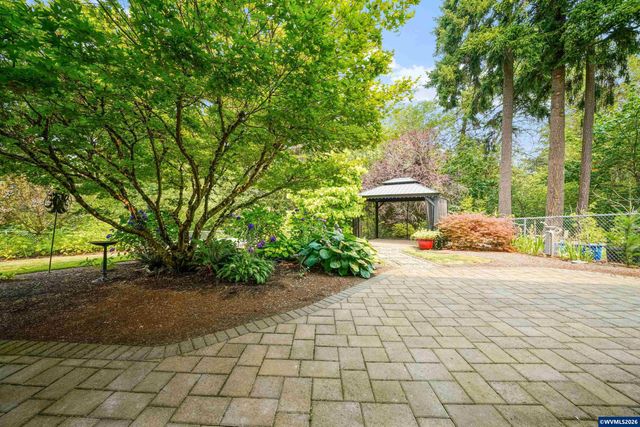 1639 Nut Tree Dr NW, Salem, OR 97304