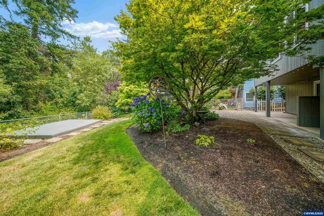 1639 Nut Tree Dr NW, Salem, OR 97304
