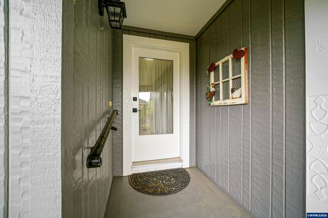 1639 Nut Tree Dr NW, Salem, OR 97304