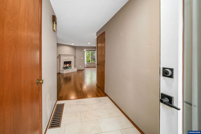 1639 Nut Tree Dr NW, Salem, OR 97304