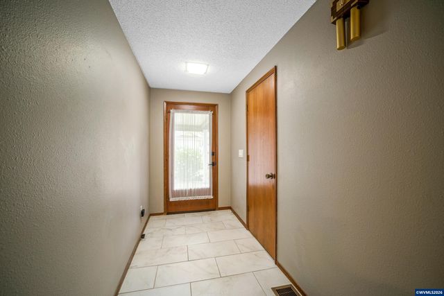 1639 Nut Tree Dr NW, Salem, OR 97304