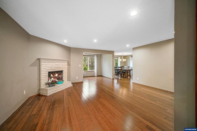 1639 Nut Tree Dr NW, Salem, OR 97304