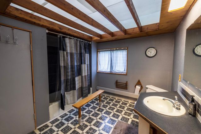 31825 N REGAL Rd, Deer Park, WA 99006