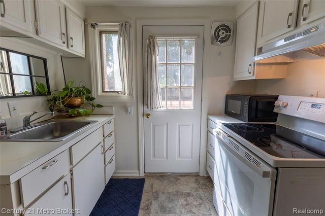 1984 Graefield Road, Birmingham, MI 48009