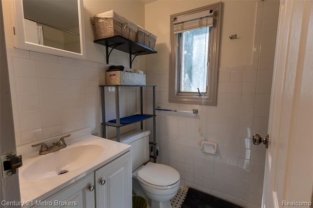 1984 Graefield Road, Birmingham, MI 48009