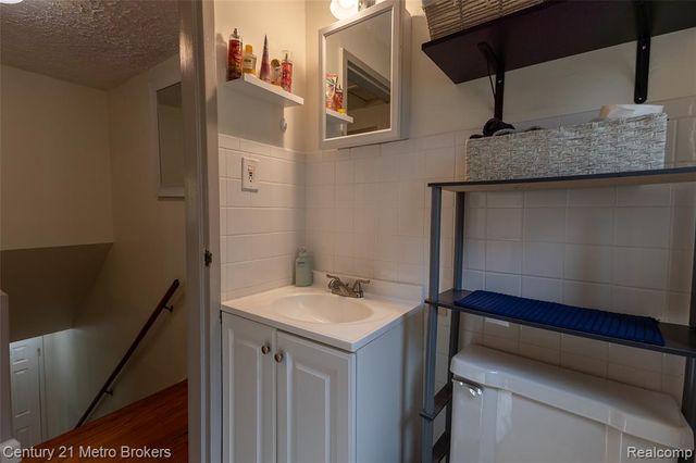 1984 Graefield Road, Birmingham, MI 48009
