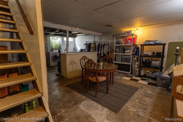 1984 Graefield Road, Birmingham, MI 48009