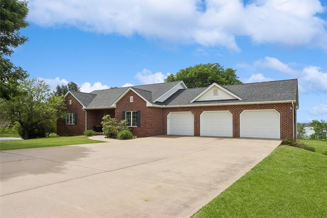 2765 Jeremy Court NW, Swisher, IA 52338