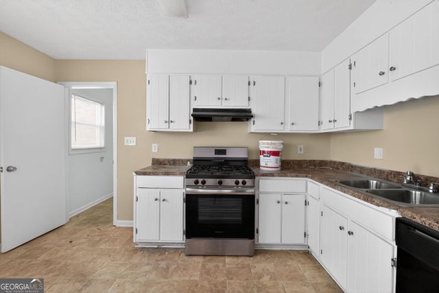 4070 Chimney Ridge Way, Ellenwood, GA 30294