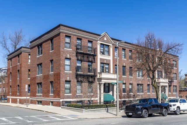 189 Chestnut Hill Avenue 11, Boston, MA 02135