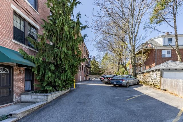 189 Chestnut Hill Avenue 11, Boston, MA 02135
