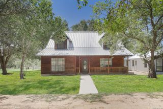 6721 CR 401, Floresville, TX 78114