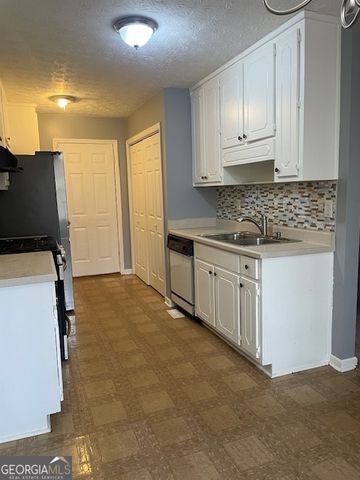 190 Oakwood Circle, Stockbridge, GA 30281