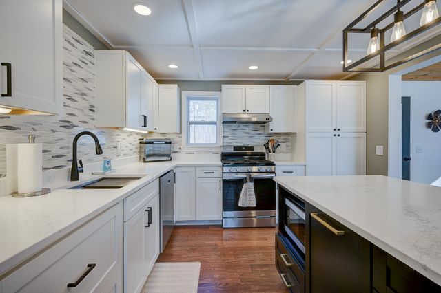 5 Holiday Ridge Road, Bartlett, NH 03812