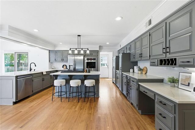 3405 W 121st Street, Leawood, KS 66209