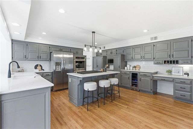 3405 W 121st Street, Leawood, KS 66209