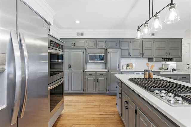 3405 W 121st Street, Leawood, KS 66209