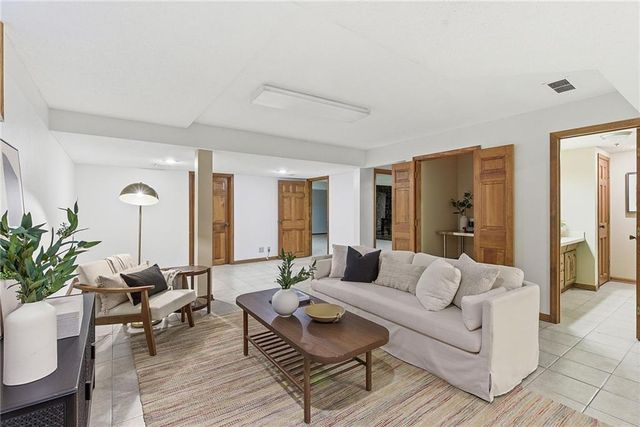 3405 W 121st Street, Leawood, KS 66209