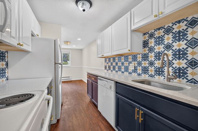 15 Foundry St C4, Easton, MA 02375