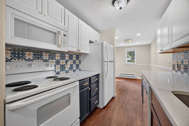 15 Foundry St C4, Easton, MA 02375