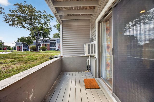 15 Foundry St C4, Easton, MA 02375