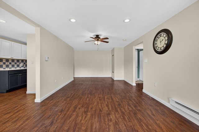 15 Foundry St C4, Easton, MA 02375