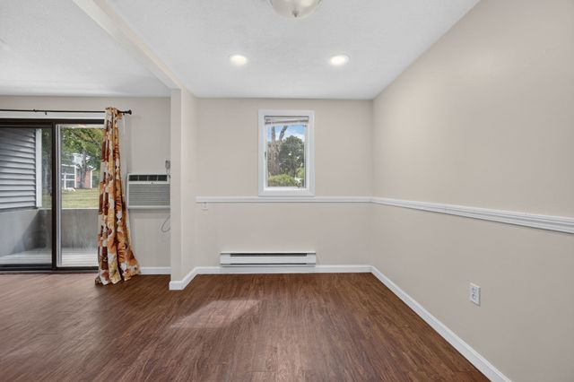 15 Foundry St C4, Easton, MA 02375