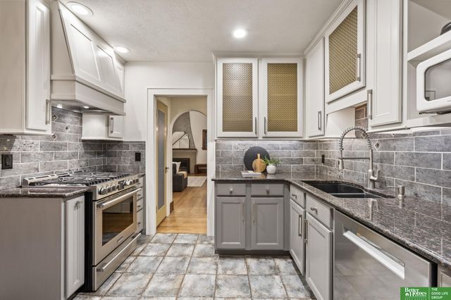 4250 William Street, Omaha, NE 68105