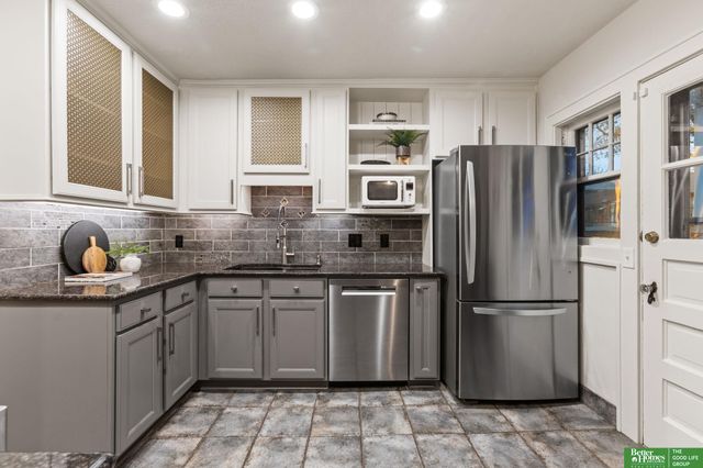 4250 William Street, Omaha, NE 68105