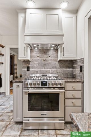 4250 William Street, Omaha, NE 68105