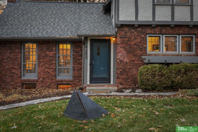 4250 William Street, Omaha, NE 68105