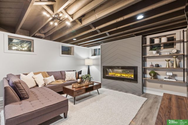 4250 William Street, Omaha, NE 68105