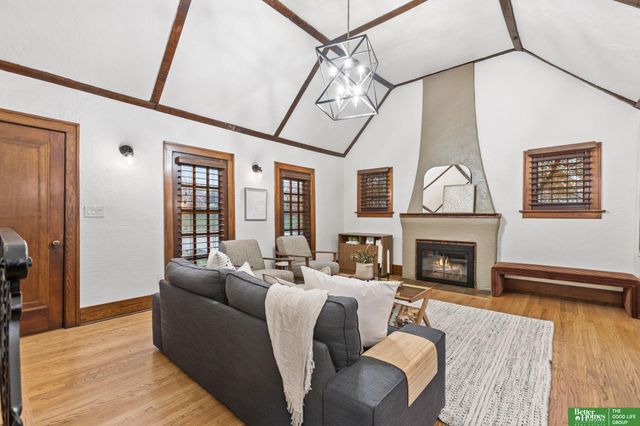 4250 William Street, Omaha, NE 68105