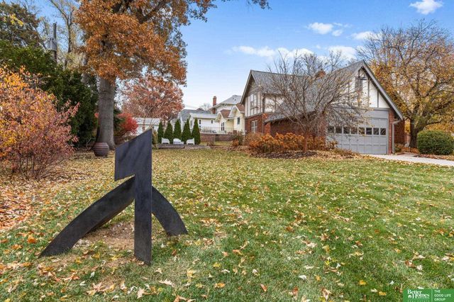 4250 William Street, Omaha, NE 68105