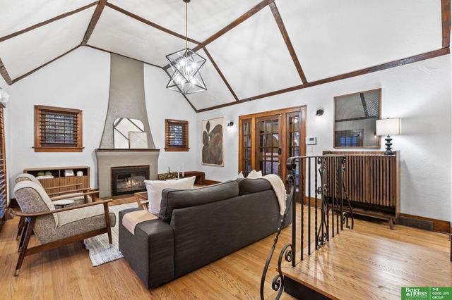 4250 William Street, Omaha, NE 68105