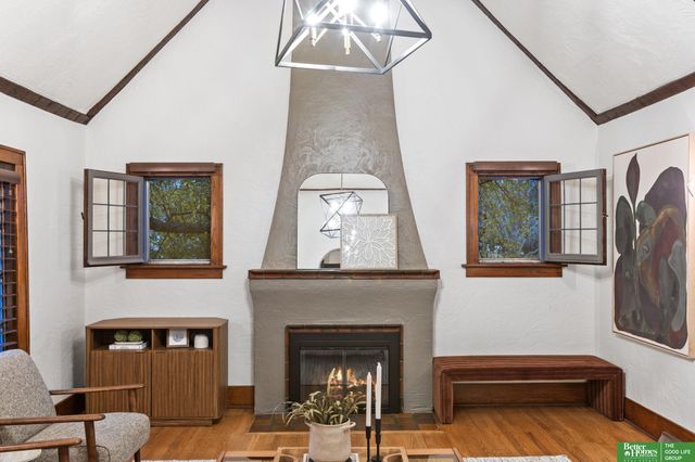 4250 William Street, Omaha, NE 68105