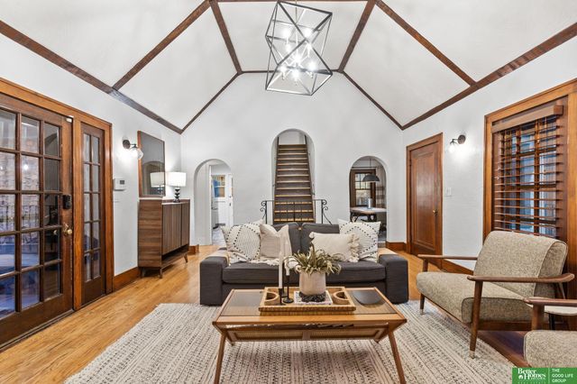 4250 William Street, Omaha, NE 68105