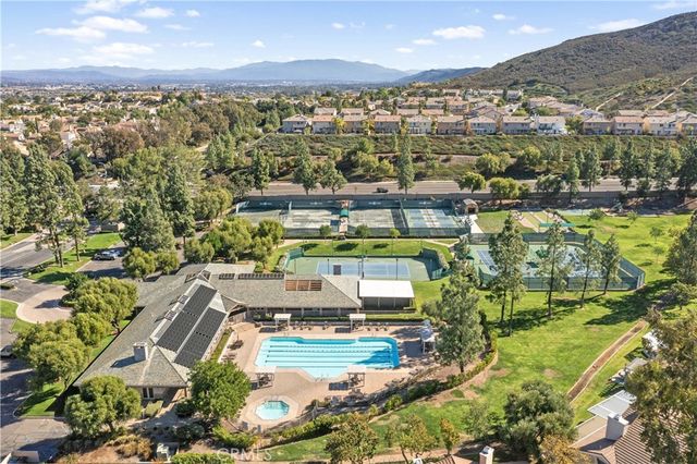 38501 Oaktree Loop, Murrieta, CA 92562