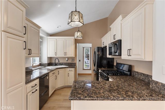 38501 Oaktree Loop, Murrieta, CA 92562