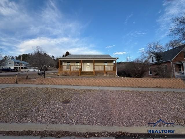 301 S 5TH ST, Hot Springs, SD 57747