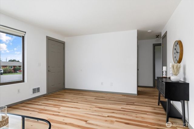 1768 SE 2nd Court, Oak Harbor, WA 98277